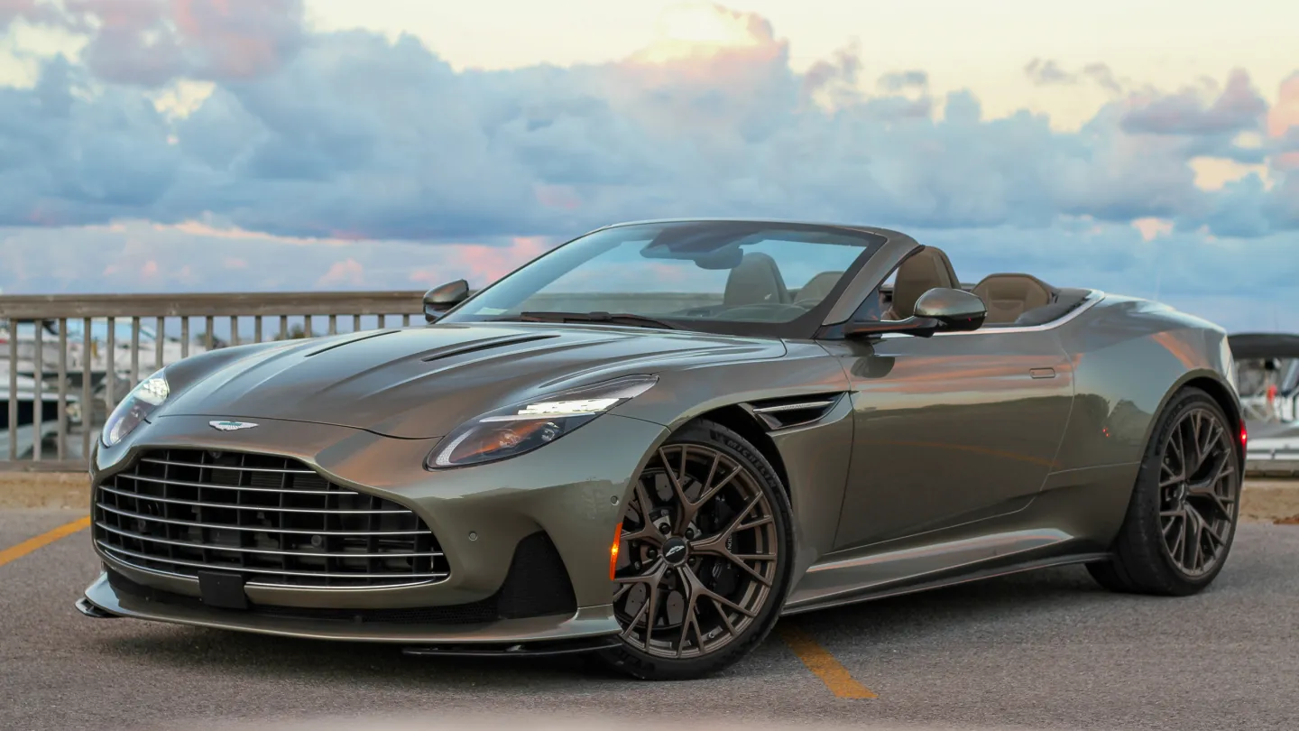 Aston Martin DB12 Volante